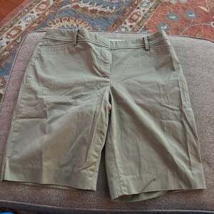 Talbots Perfect Short Olive Green Chino Shorts Size 8P